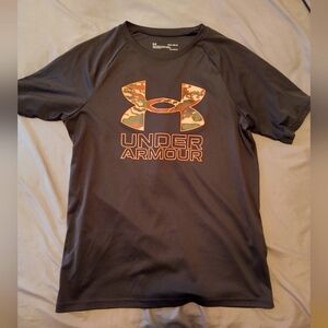 Under Armour Black Youth Large T-shirt.  Excellent Condition.